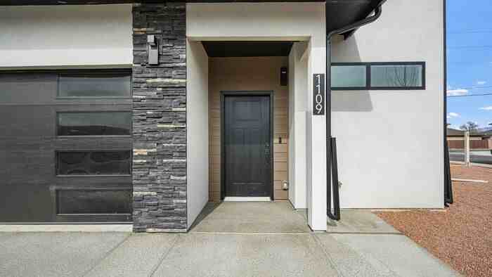 1109 Mee Canyon Circle - Photo 5 of 36