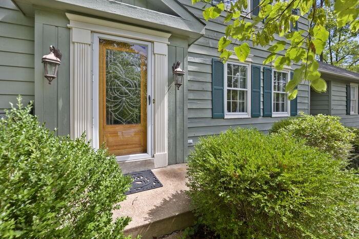 12819 Huntercreek Rd - Photo 3 of 49