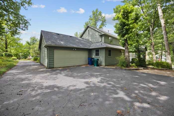 12819 Huntercreek Rd - Photo 4 of 49