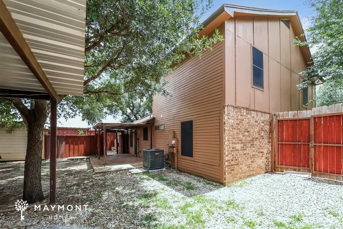 1004 W Hills Ter - Photo 2 of 2