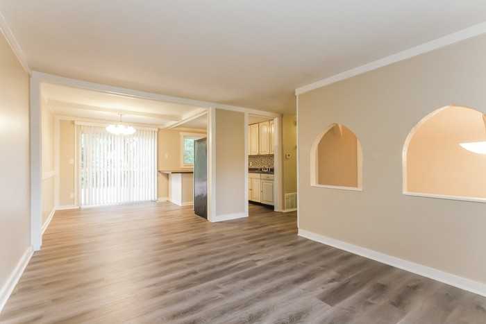 2226 Bernie Dr - Photo 4 of 10