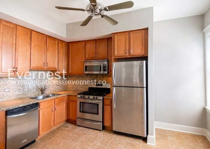 821 N Winchester Ave #3 - Photo 2 of 9