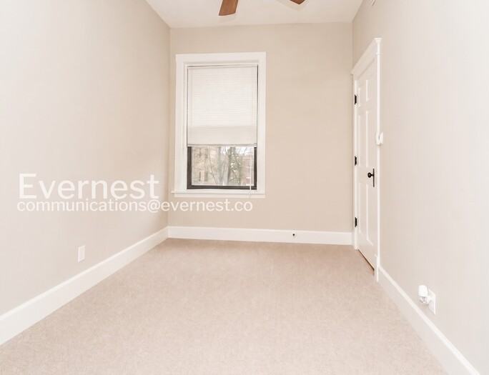 821 N Winchester Ave #3 - Photo 5 of 9