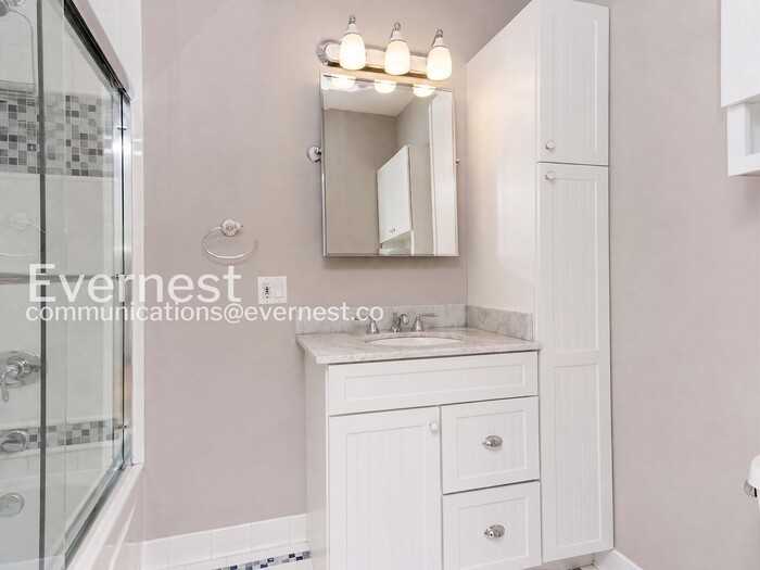 821 N Winchester Ave #3 - Photo 7 of 9