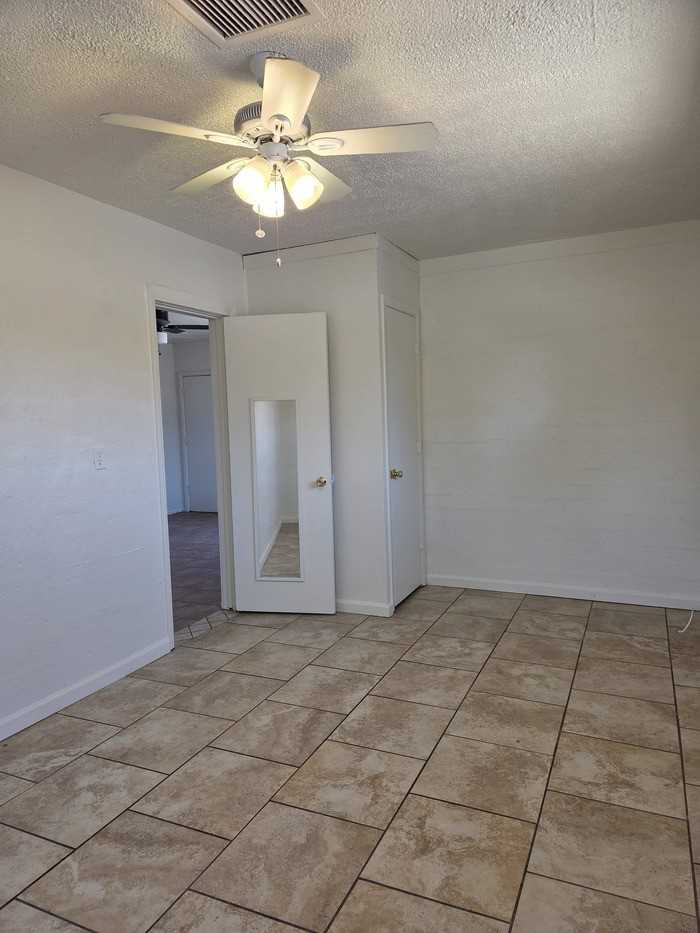 319 S Hobson - Photo 3 of 9