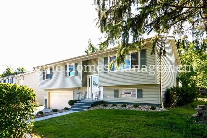 9421 Fairfield Dr - Photo 3 of 17