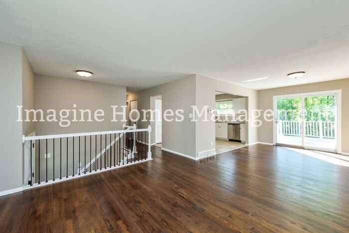 9421 Fairfield Dr - Photo 5 of 17
