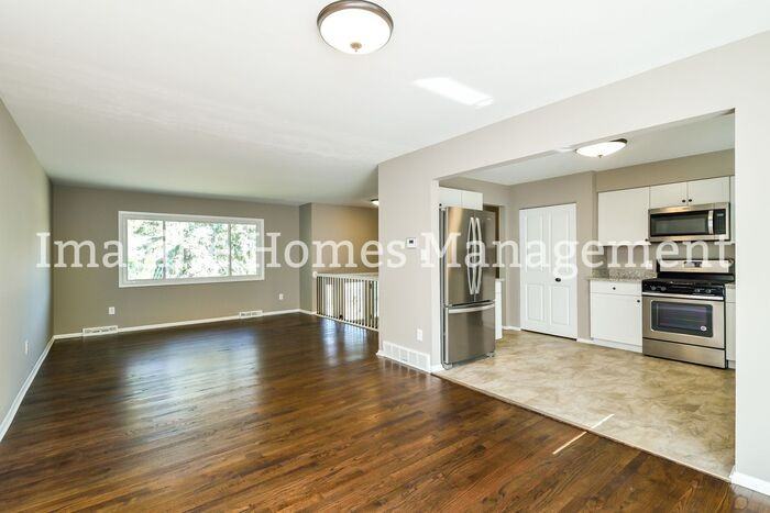 9421 Fairfield Dr - Photo 6 of 17