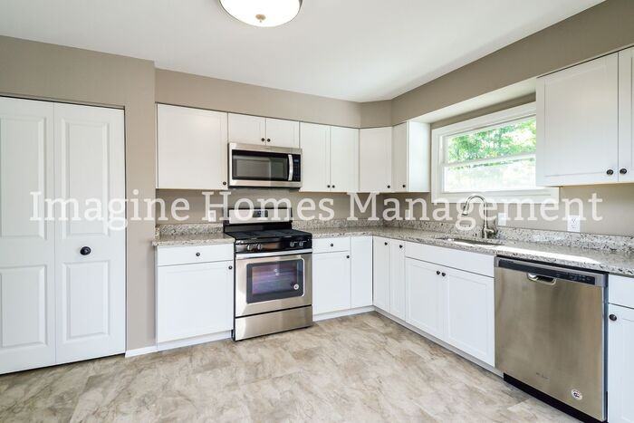 9421 Fairfield Dr - Photo 7 of 17