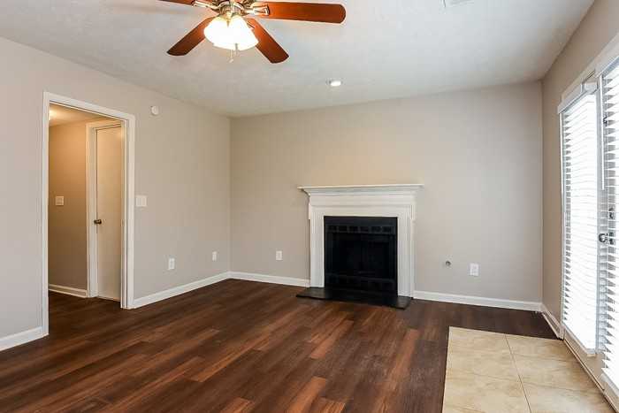 6239 Leverett Dr - Photo 4 of 17