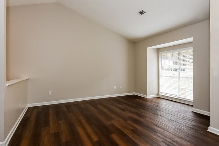 6239 Leverett Dr - Photo 5 of 17