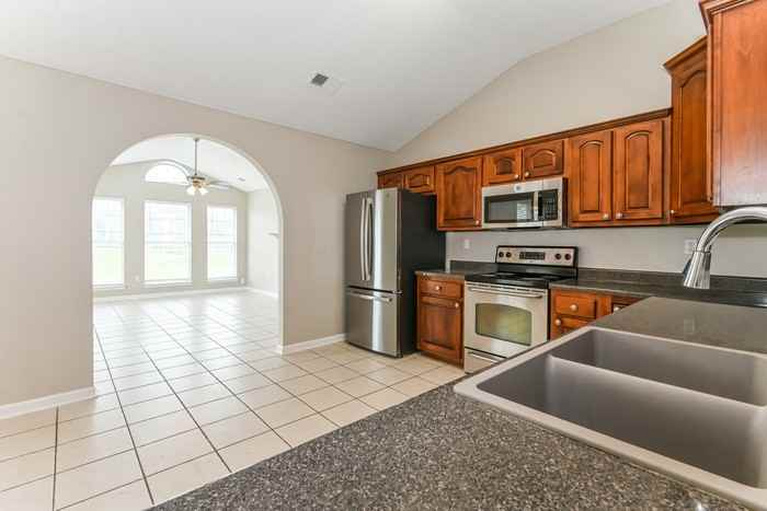 5682 Hunters Chase Dr - Photo 7 of 17