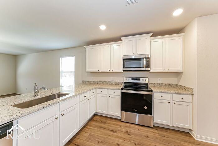 305 Silvercrest Ln - Photo 4 of 23