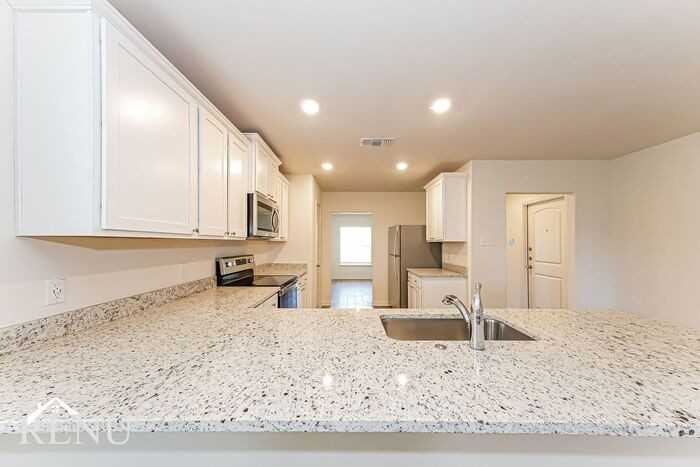 305 Silvercrest Ln - Photo 5 of 23