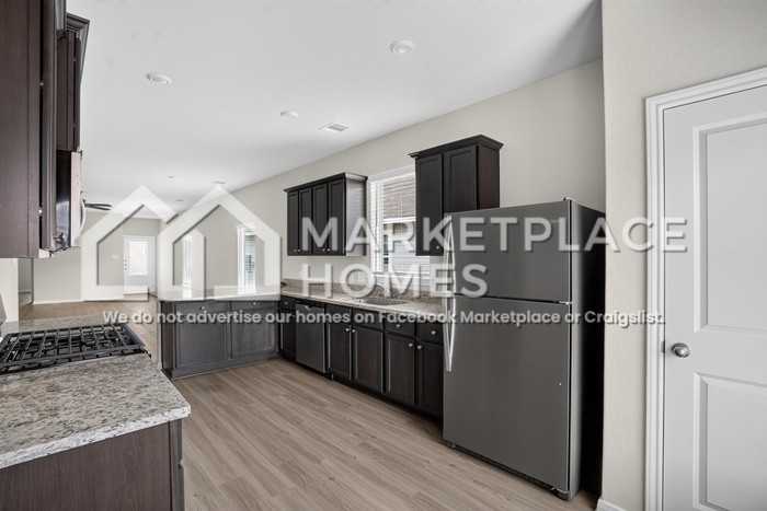 15623 Plum Brook Dr - Photo 7 of 30