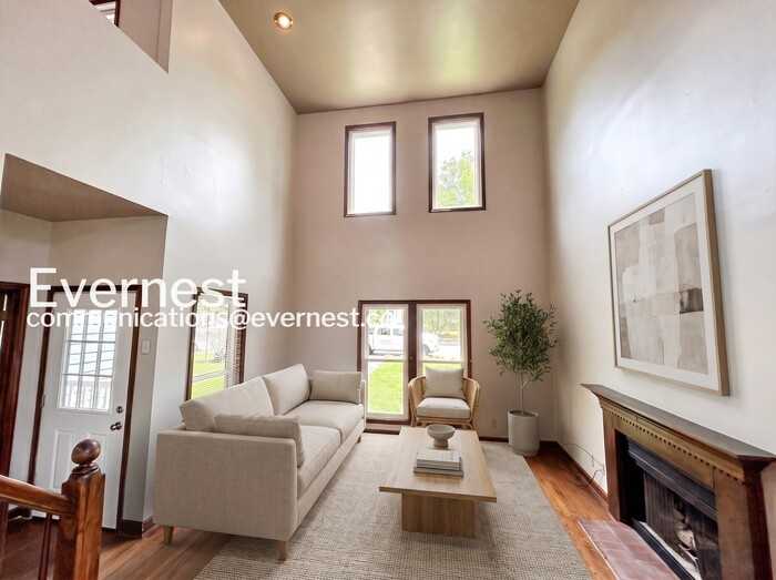 915 Russell St #A - Photo 2 of 26