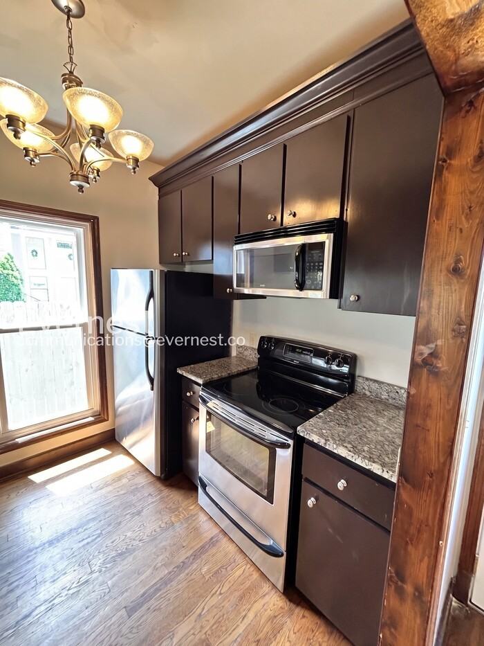 915 Russell St #A - Photo 5 of 26