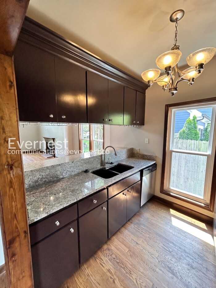 915 Russell St #A - Photo 6 of 26