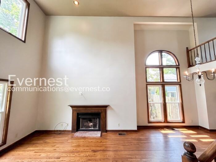 915 Russell St #A - Photo 7 of 26