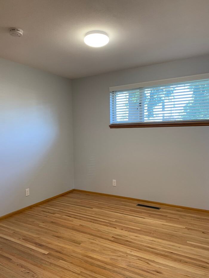 1102 120th St S - Photo 3 of 7