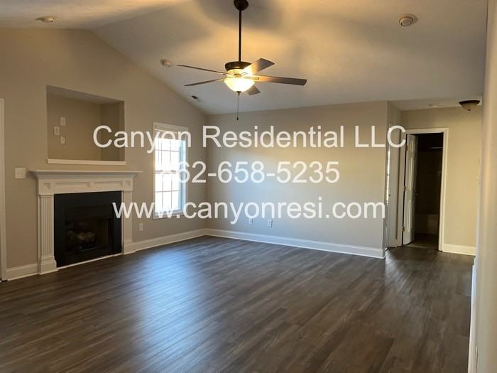 260 Sanford Ct - Photo 3 of 12
