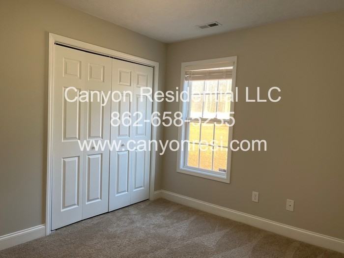 260 Sanford Ct - Photo 5 of 12