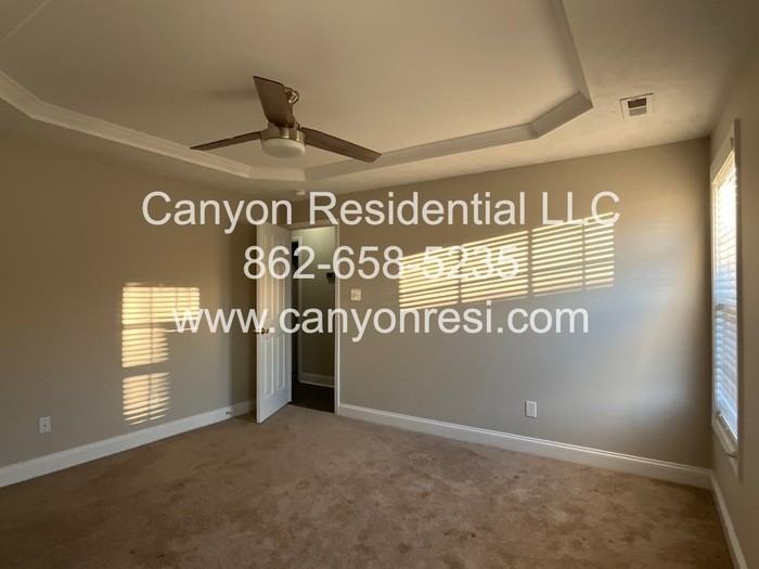 260 Sanford Ct - Photo 6 of 12