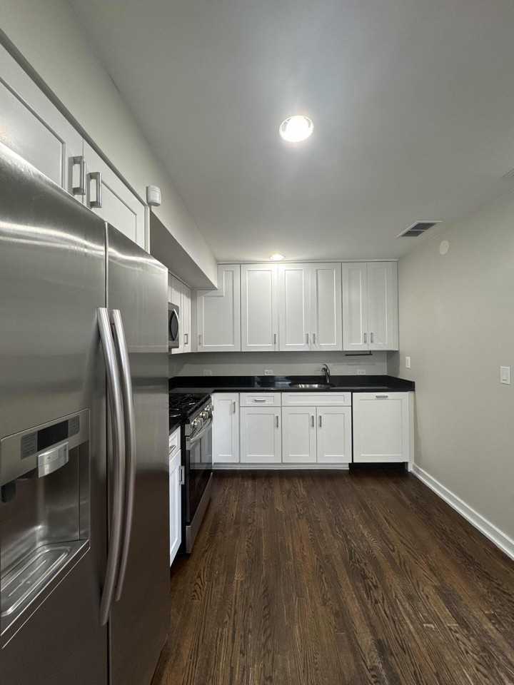 1911 W Cortland St #NA - Photo 4 of 19