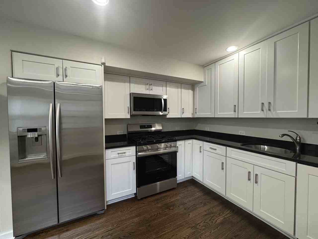 1911 W Cortland St #NA - Photo 5 of 19