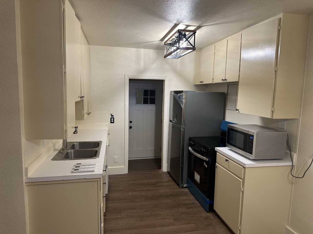 819 Lakeview Dr #NA - Photo 2 of 10