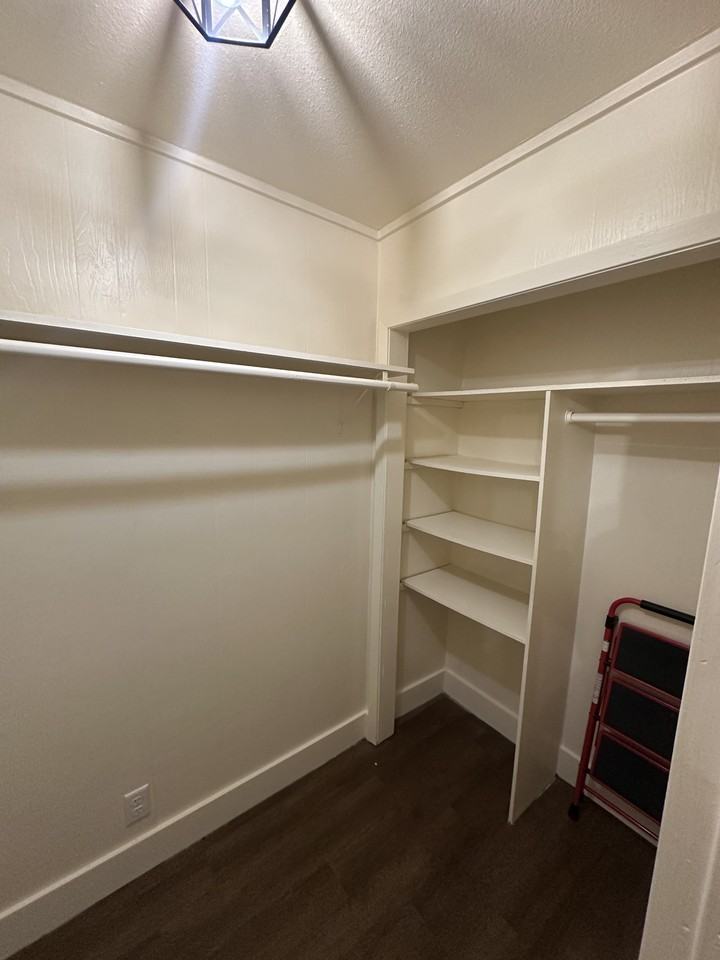 819 Lakeview Dr #NA - Photo 6 of 10