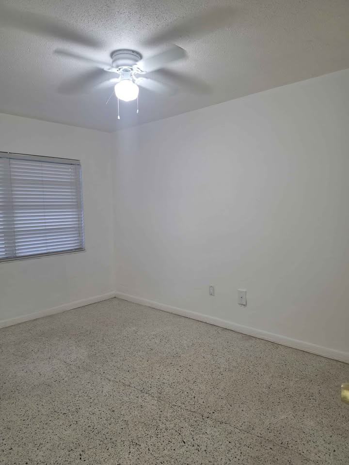 2930 Nw 32nd St #4 - Photo 5 of 9