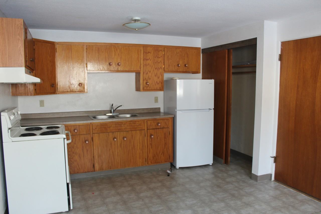819 2nd Ave Sw #1 - Photo 3 of 5
