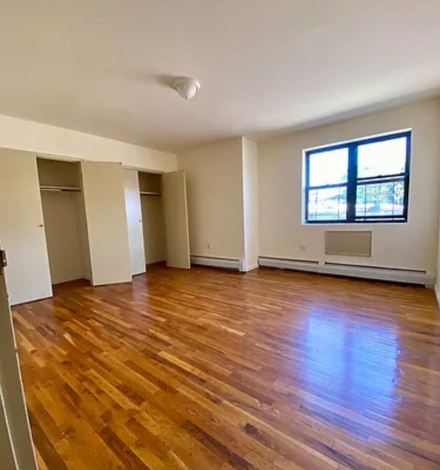 44 Hilton Ave #B6 - Photo 2 of 4