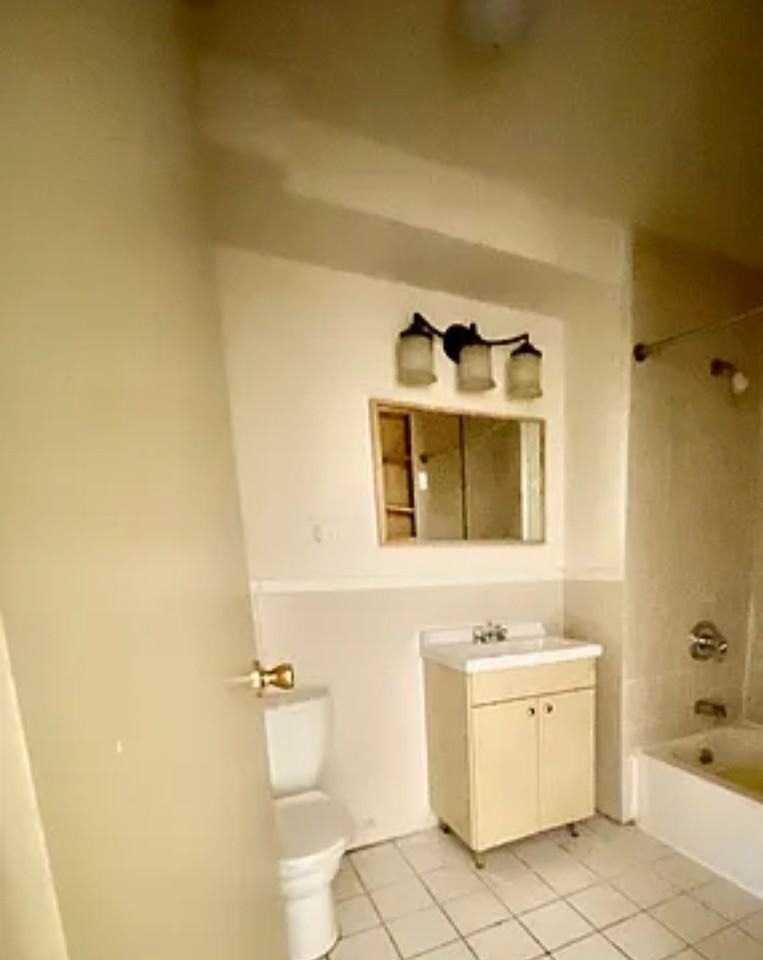 44 Hilton Ave #B6 - Photo 3 of 4