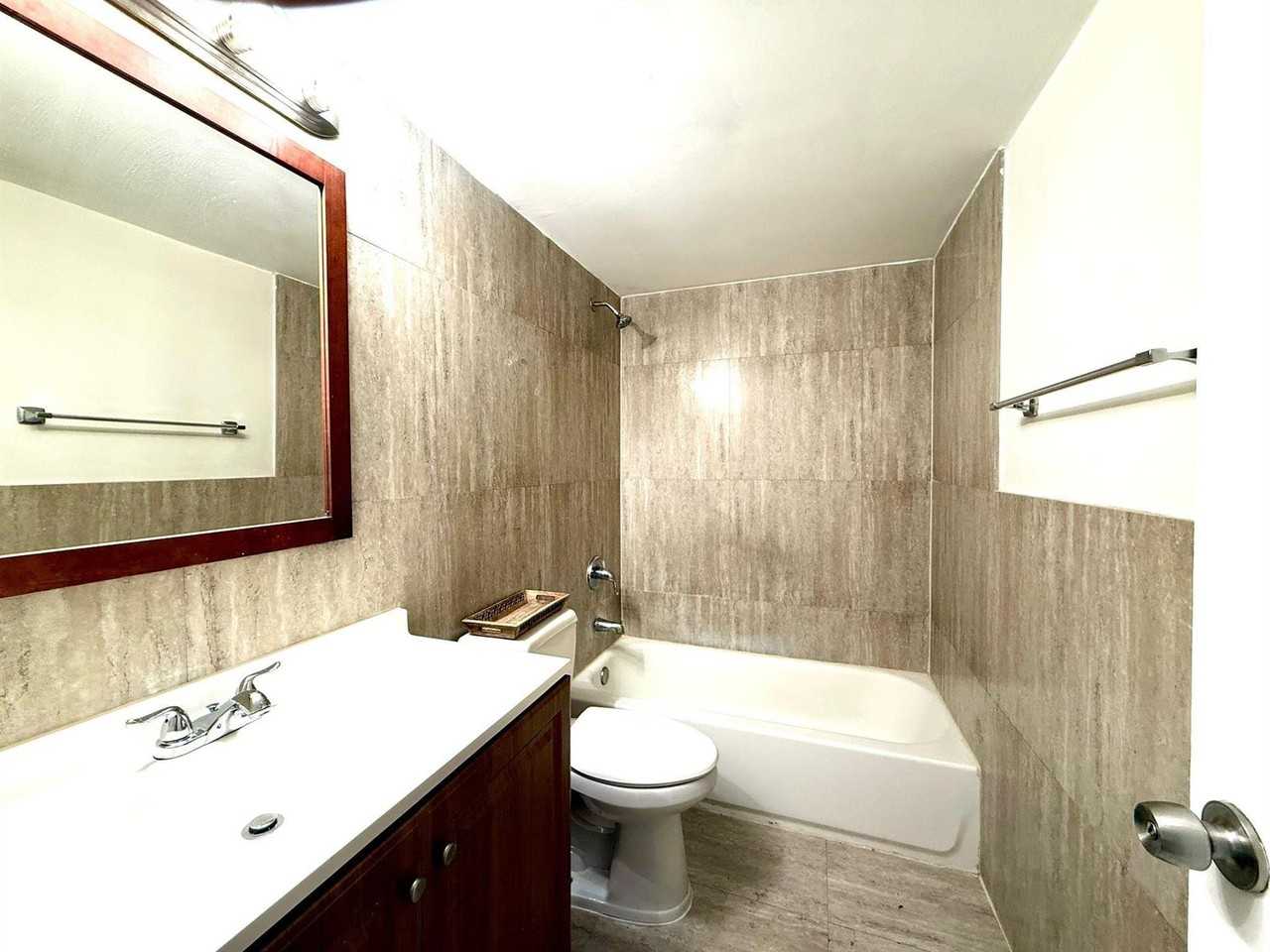 607 Ne 29th Dr #22 - Photo 5 of 11