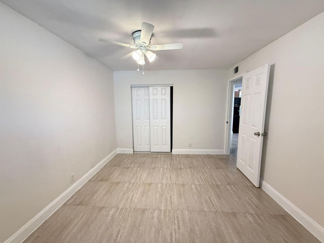 607 Ne 29th Dr #22 - Photo 7 of 11
