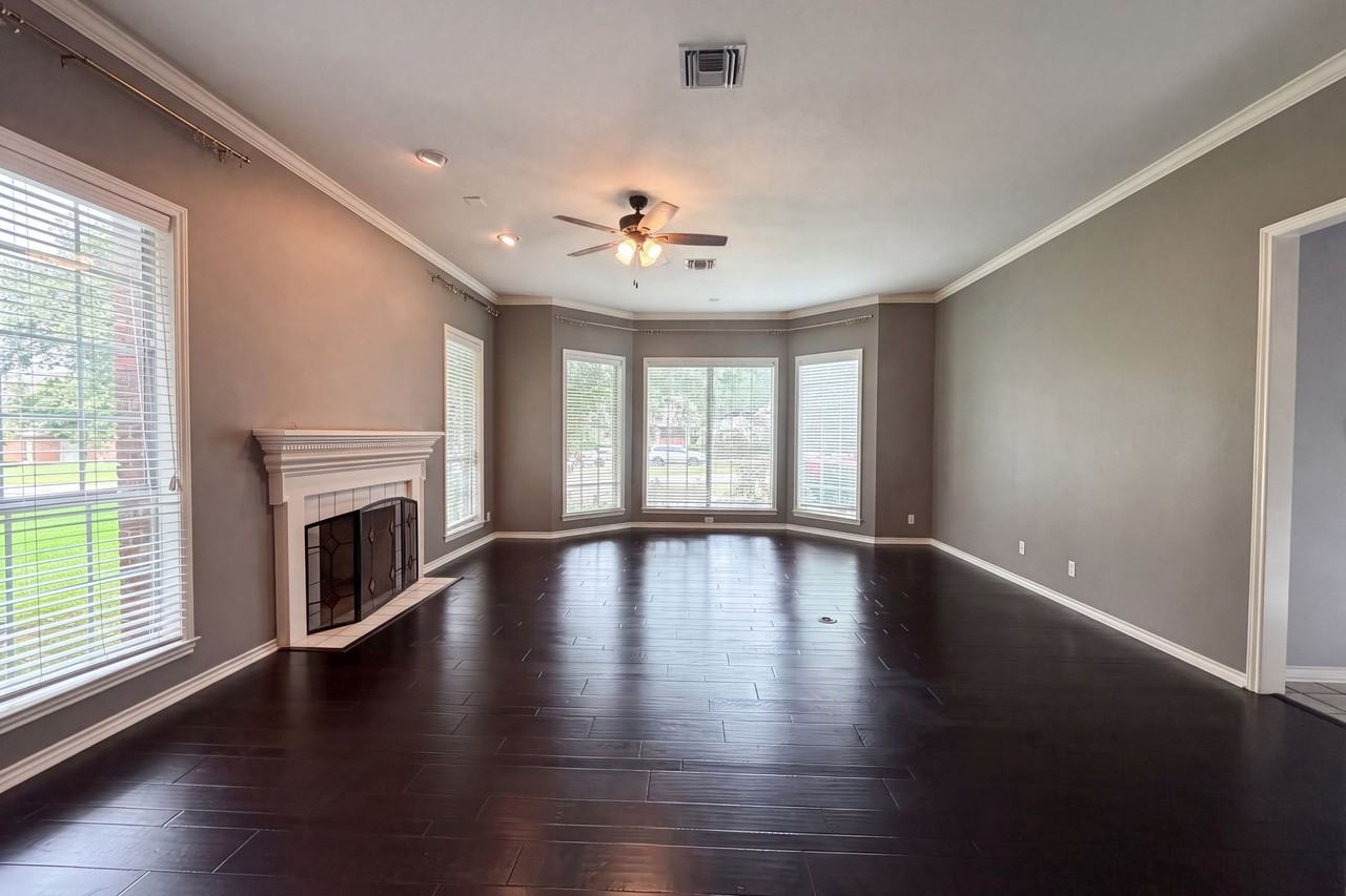 2718 Wickersham Dr #NA - Photo 3 of 12