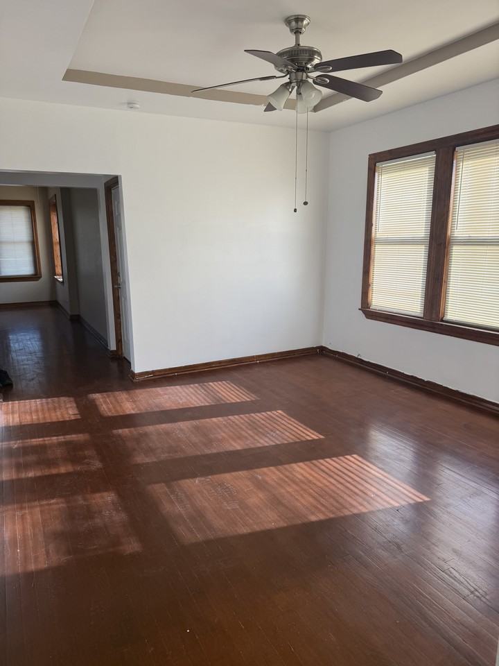 8128 S Justine St #2 - Photo 3 of 5