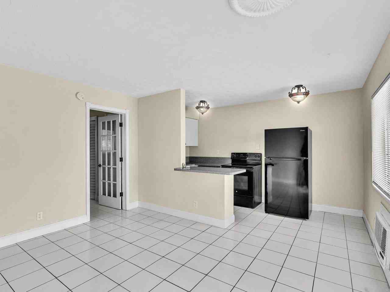 1219 Ne 14th Ave #1-5 - Photo 4 of 10