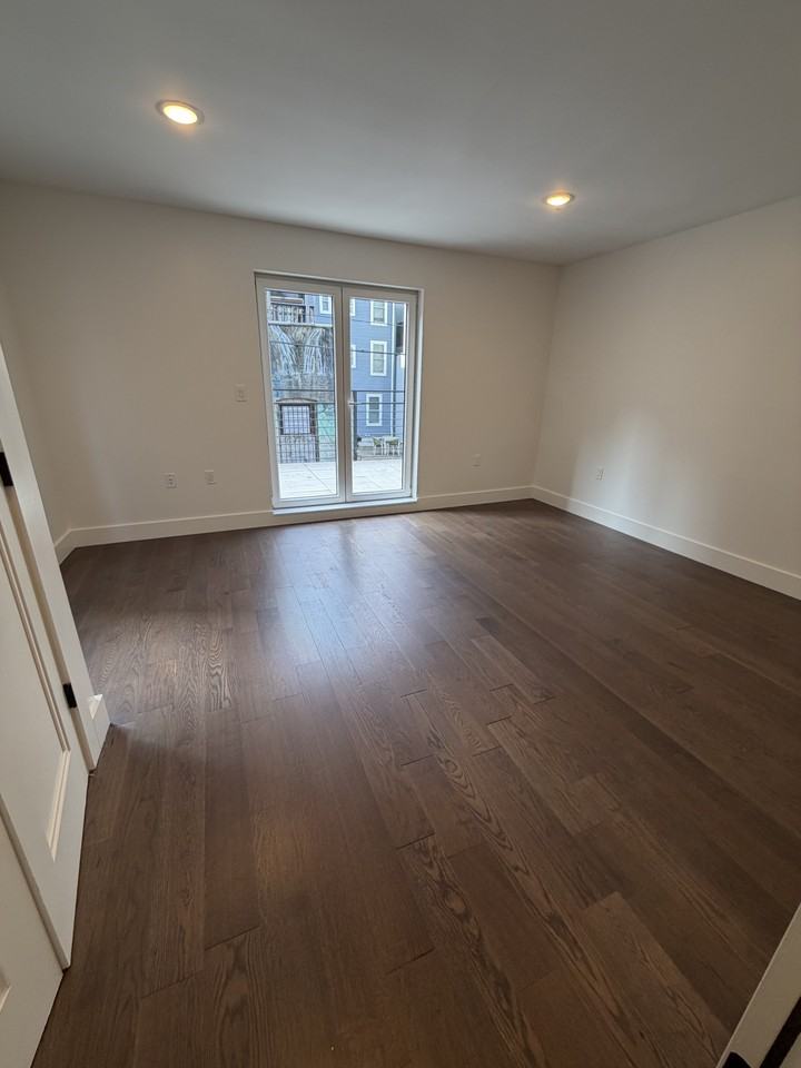 195 Bay St #2 - Photo 3 of 12
