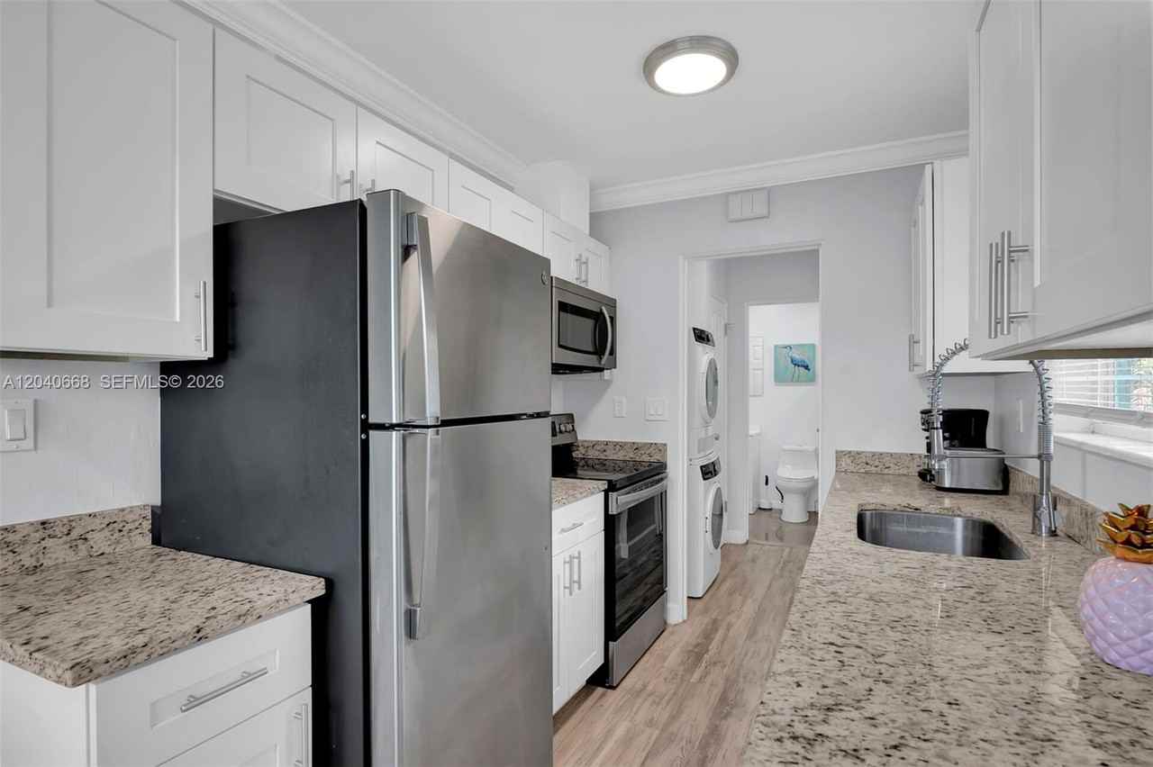 1716 Sw 11th Ct #3 - Photo 5 of 15