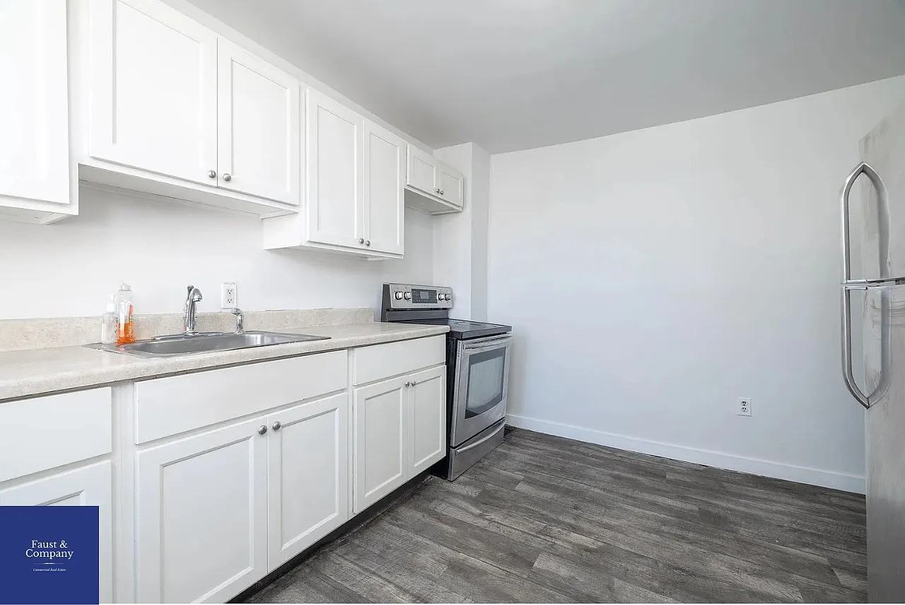 1739 W 5th St #2 - Photo 3 of 12