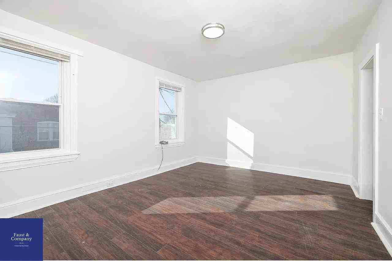 1739 W 5th St #2 - Photo 5 of 12