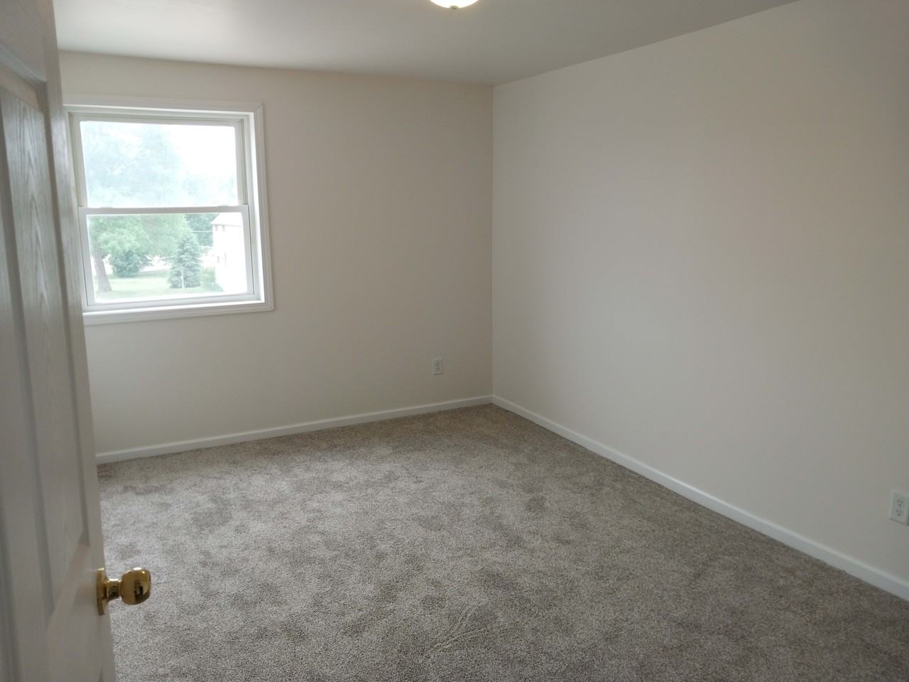 502 Wollan St #2 - Photo 4 of 7