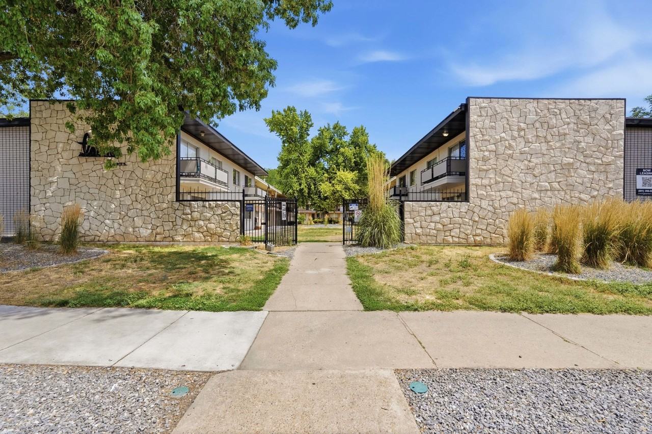 Towne Apartments - Photo 3 of 32