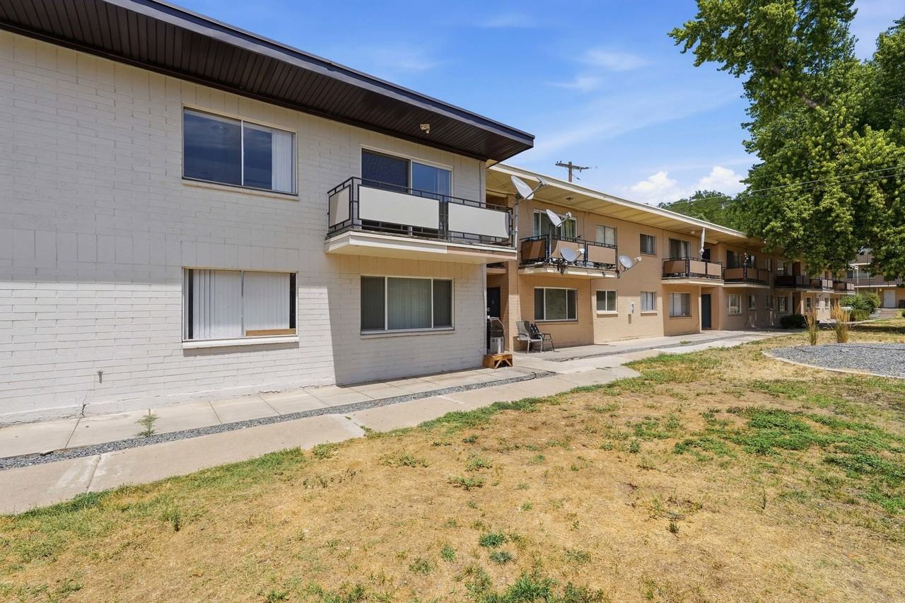 Towne Apartments - Photo 4 of 32