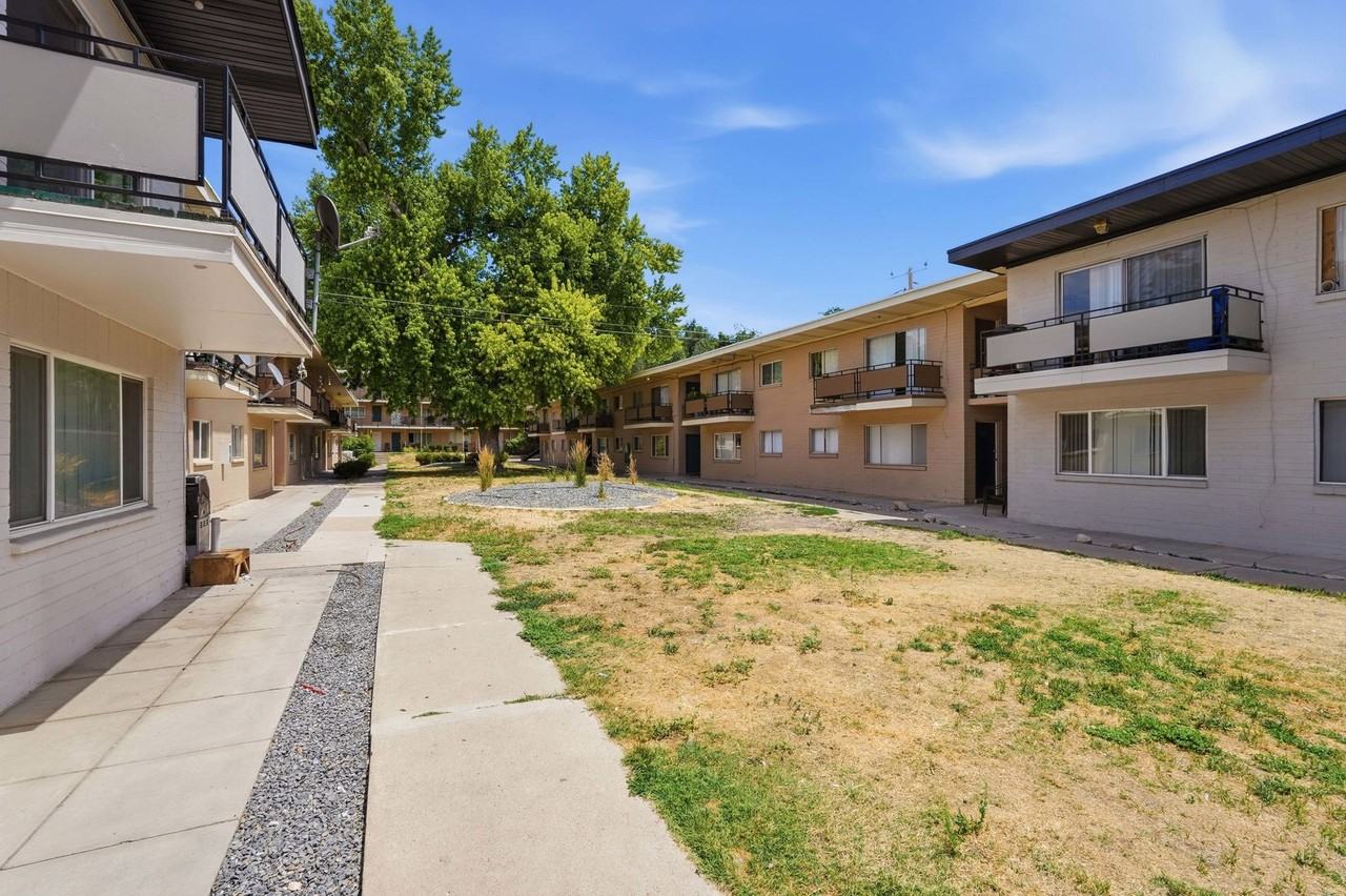 Towne Apartments - Photo 5 of 32