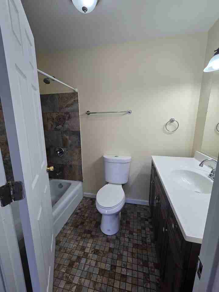 Mulford Park Apartments - Photo 6 of 40