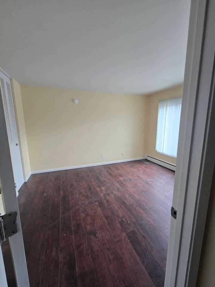 Mulford Park Apartments - Photo 7 of 40